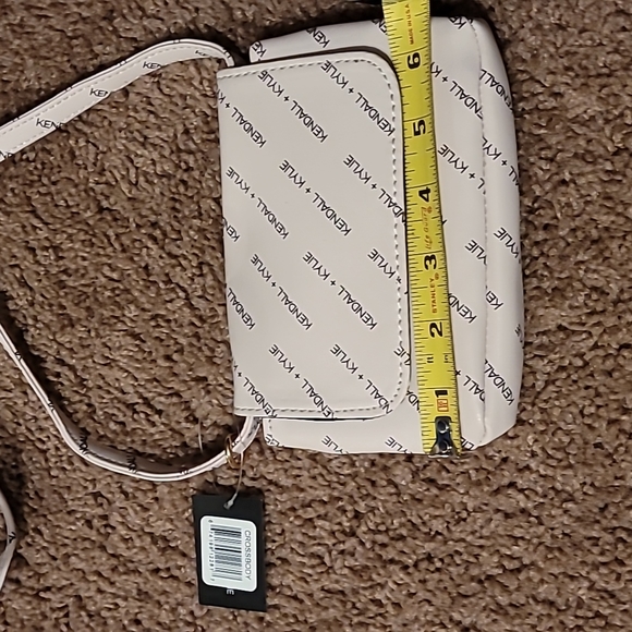 NWT Kendall & Kylie crossbody bag NWT Kendall & Kylie crossbody bag NWT … - Picture 10 of 17